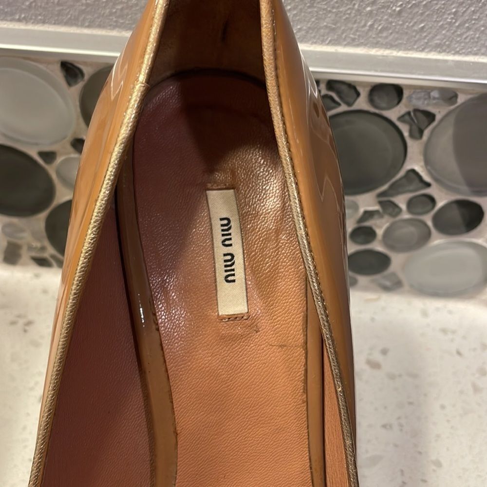 MIU Miu woman’s brown patent leather heels - Picture 6 of 16